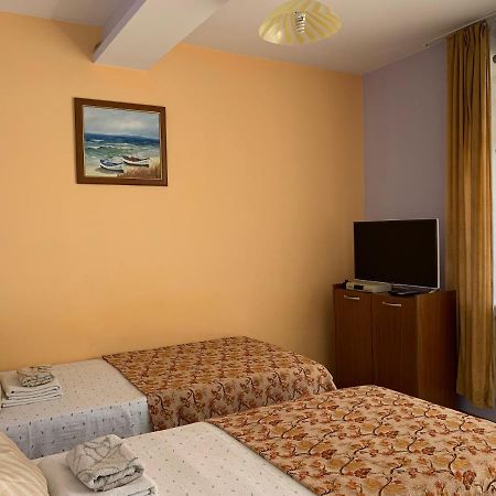 Guest House “Olesya” Obzor Exterior photo