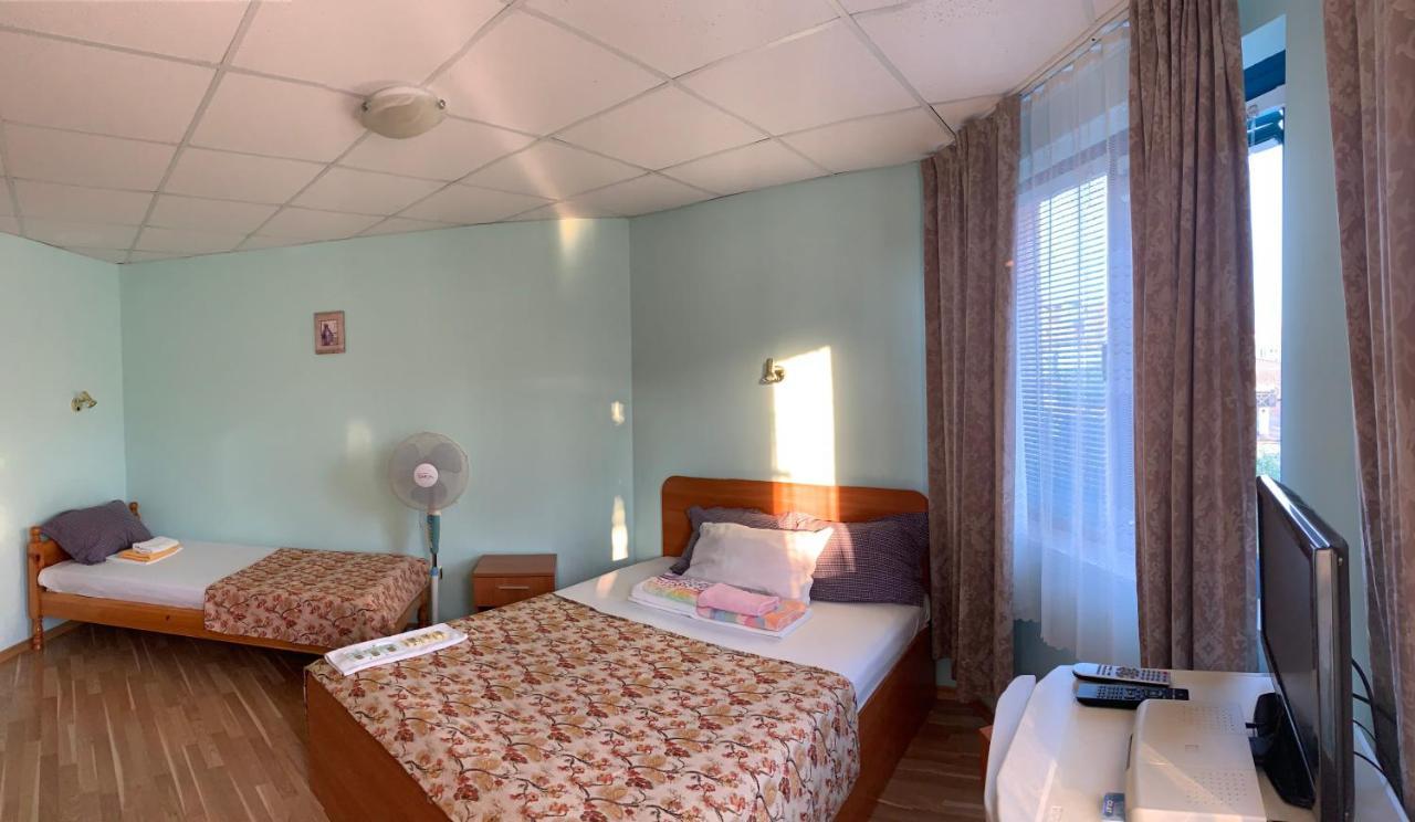 Guest House “Olesya” Obzor Exterior photo